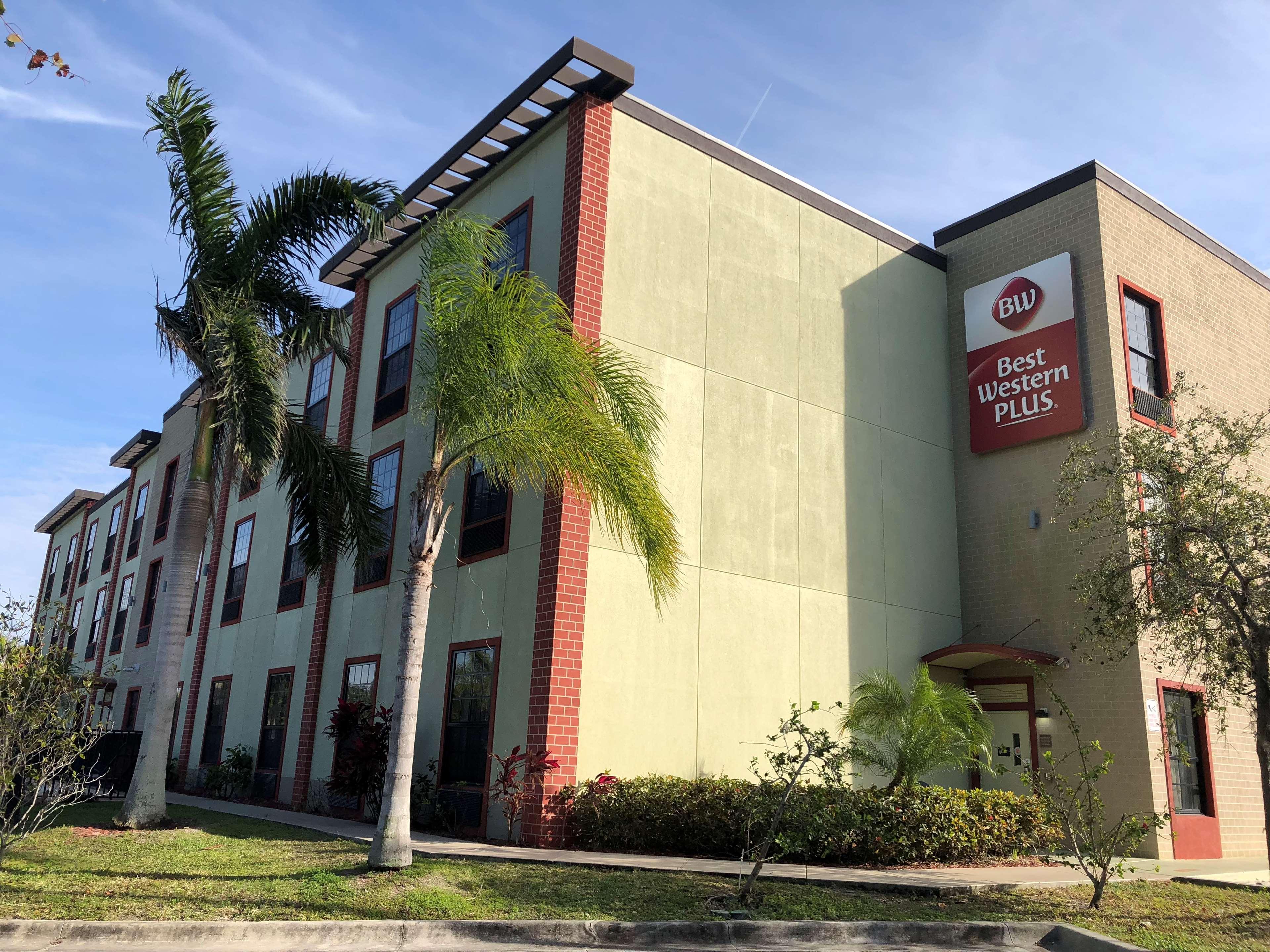 Best Western Plus Bradenton Gateway Hotel Exterior photo