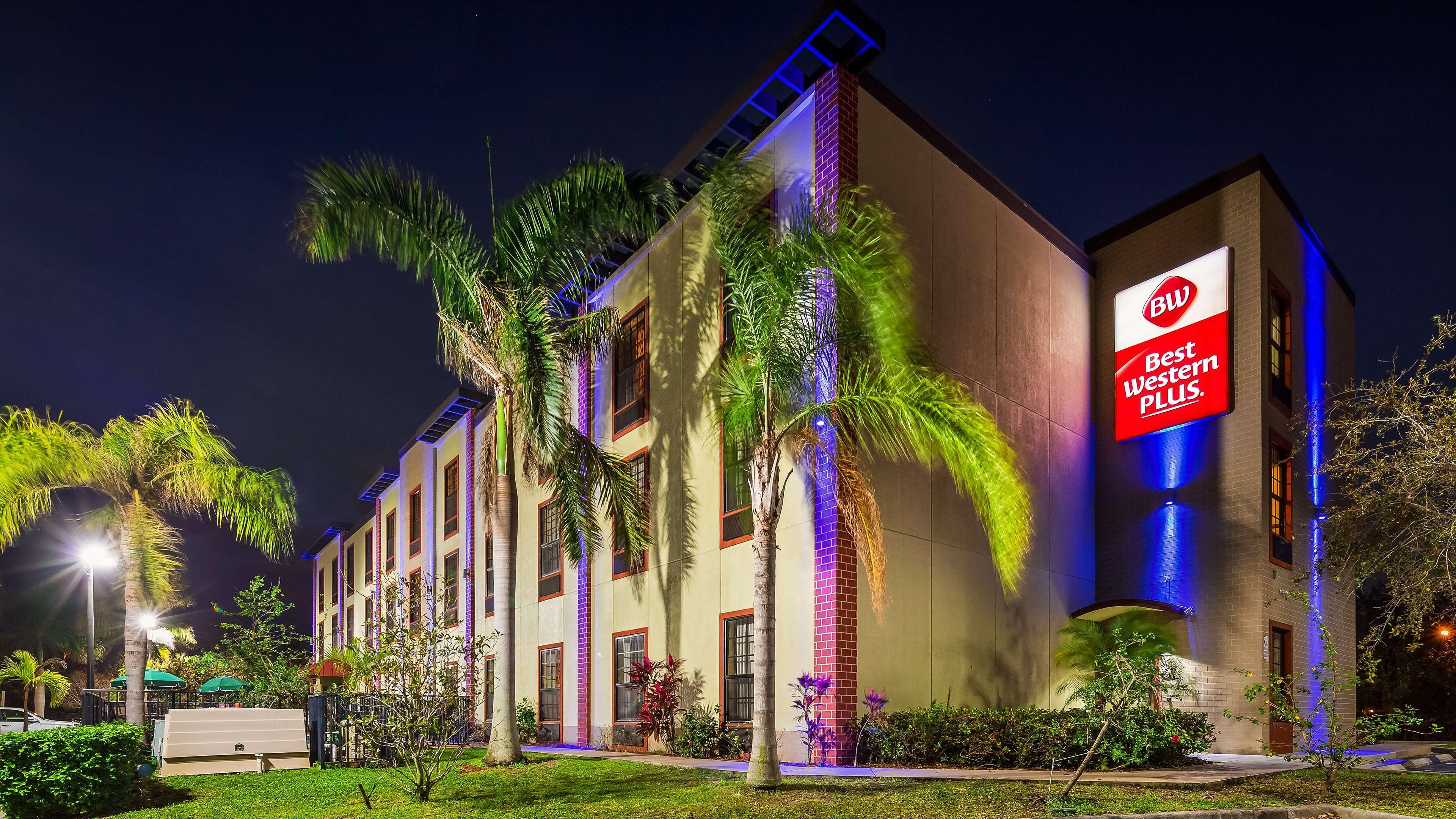 Best Western Plus Bradenton Gateway Hotel Exterior photo