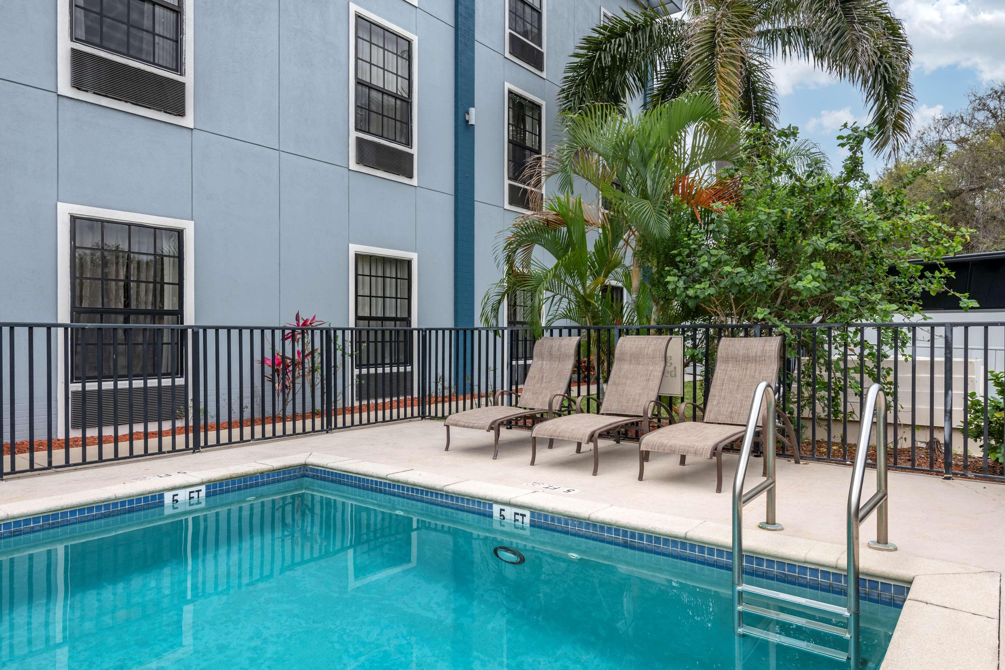 Best Western Plus Bradenton Gateway Hotel Exterior photo