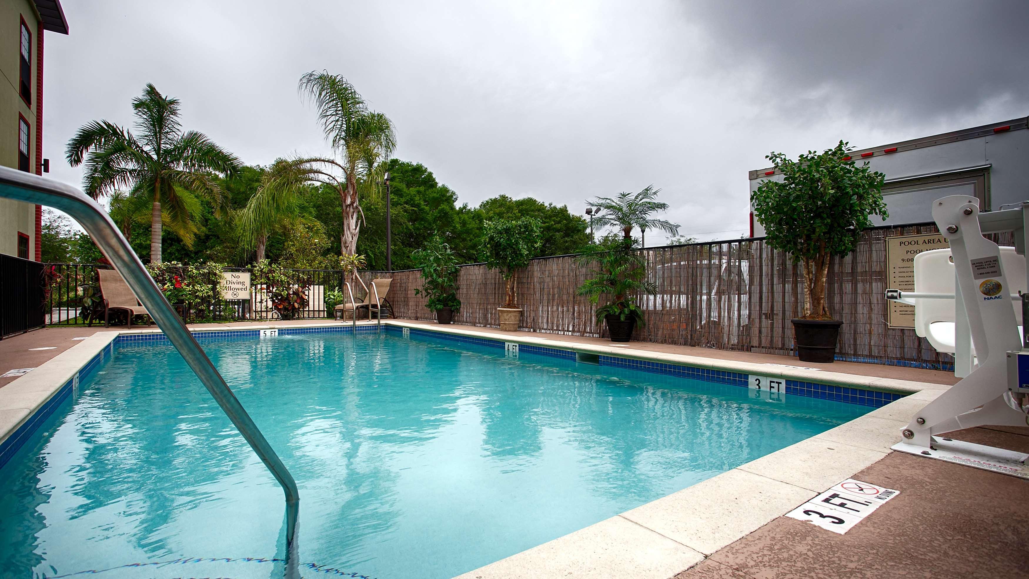 Best Western Plus Bradenton Gateway Hotel Exterior photo