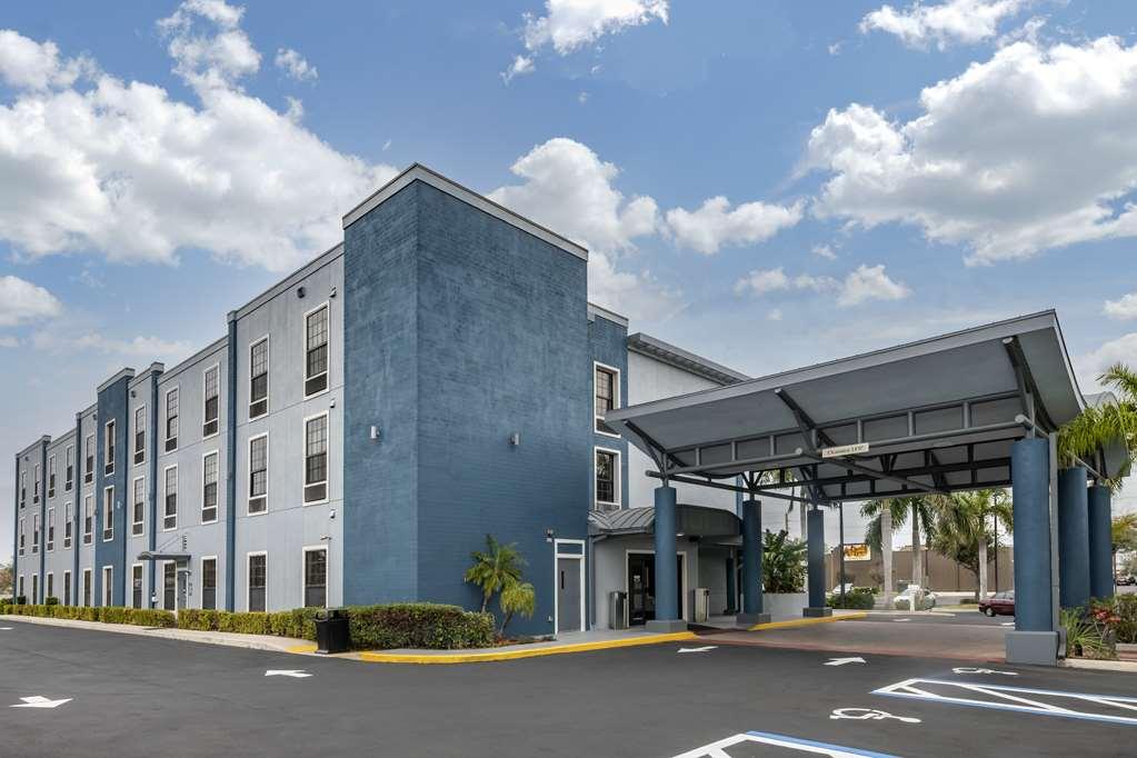 Best Western Plus Bradenton Gateway Hotel Exterior photo